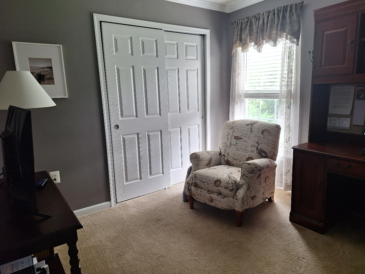 All-Inclusive Furnished Room and Private Bath near Regional Hospitals - Quiet & Secure - Photo 10