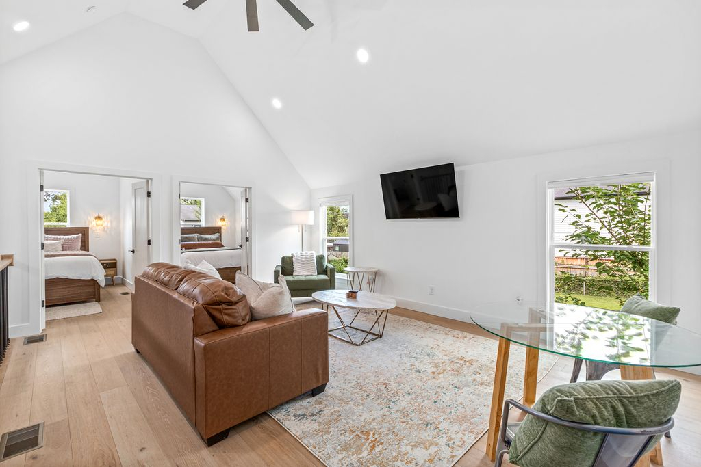 Quiet 2BR Suite Near Broadway & Hospitals
