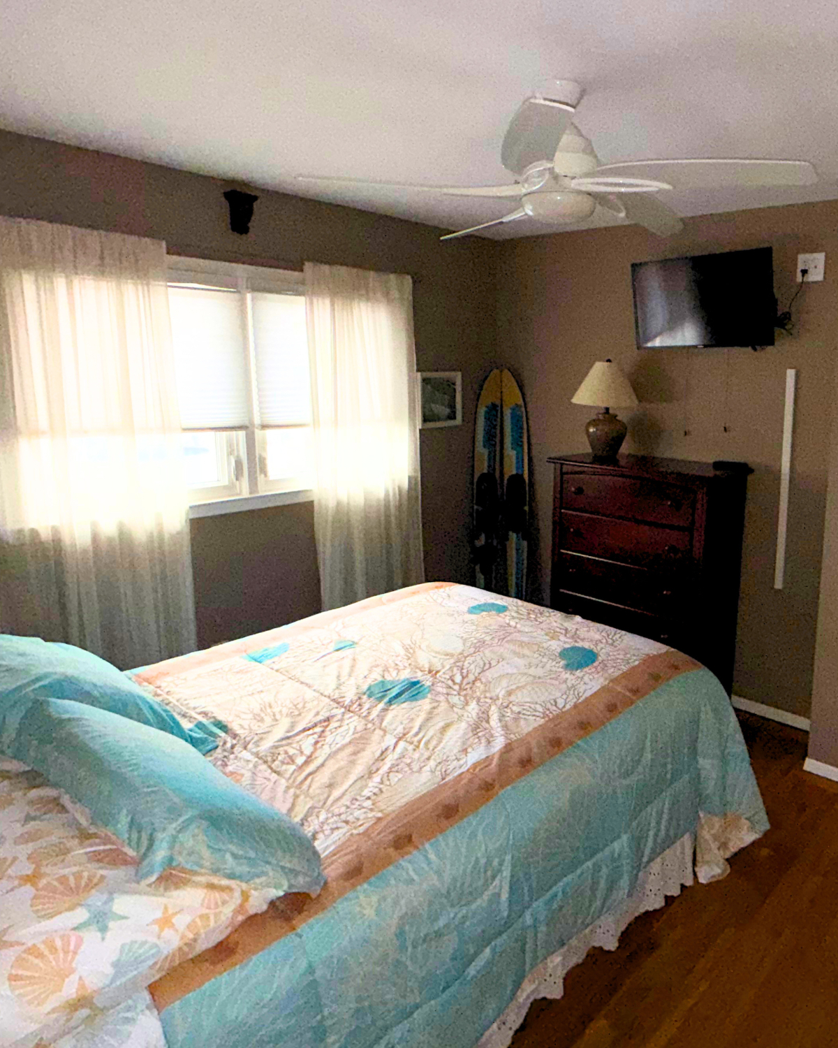 Peaceful Canal-Front Retreat | Near Hospitals, LIRR & Beaches - Photo 7