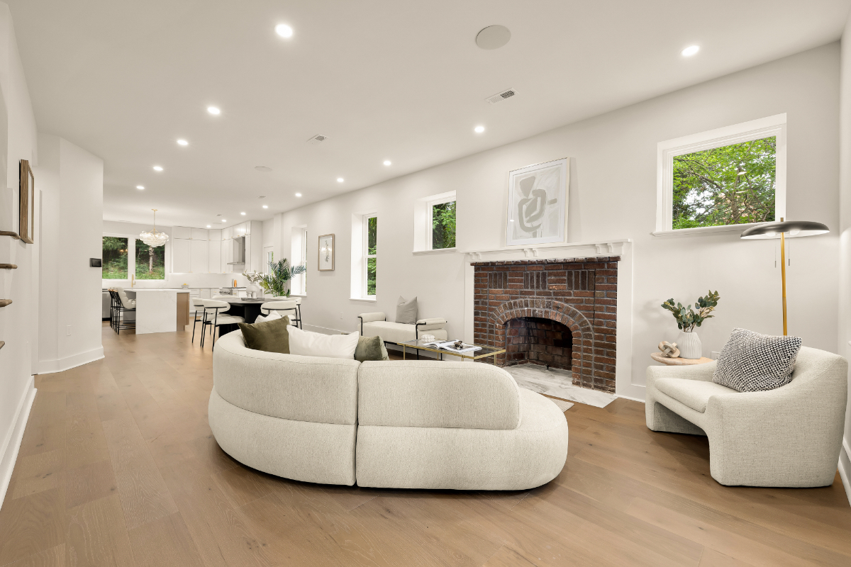 Fully Furnished Executive 4 Bedroom & Den w/ 3.5 baths Home | Off-Street Parking, EV Charger, Outdoo - Photo 5