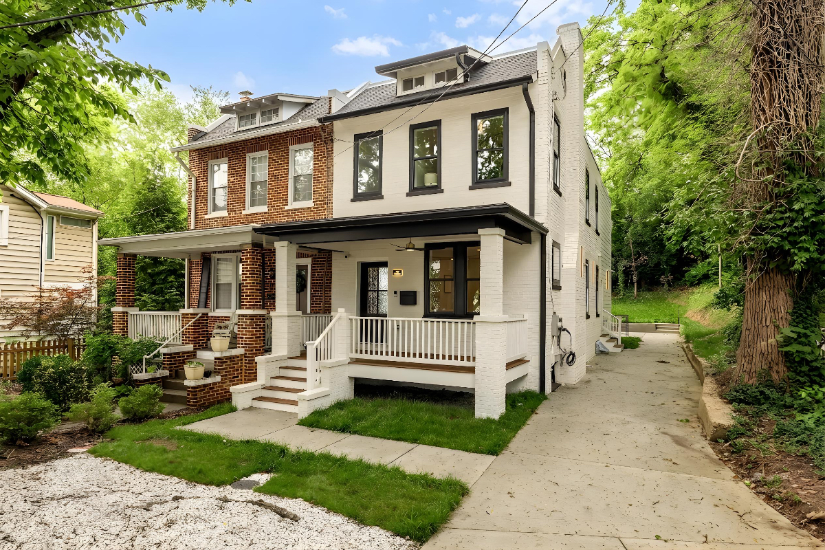 Fully Furnished Executive 4 Bedroom & Den w/ 3.5 baths Home | Off-Street Parking, EV Charger, Outdoo - Photo 1