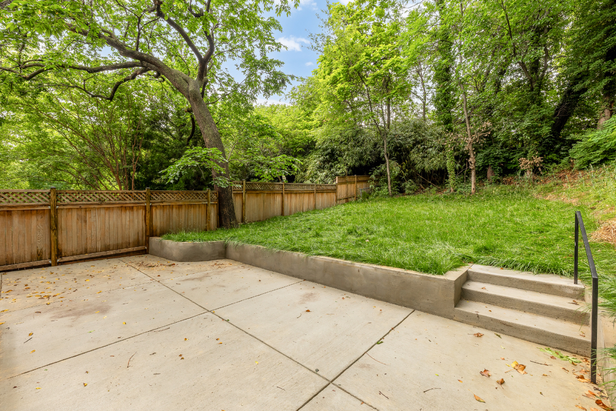 Fully Furnished Executive 4 Bedroom & Den w/ 3.5 baths Home | Off-Street Parking, EV Charger, Outdoo - Photo 8