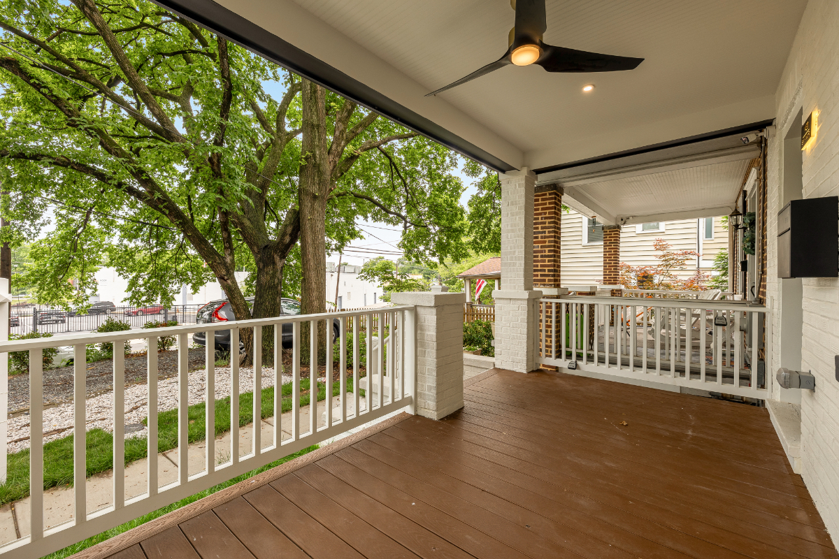 Fully Furnished Executive 4 Bedroom & Den w/ 3.5 baths Home | Off-Street Parking, EV Charger, Outdoo - Photo 3
