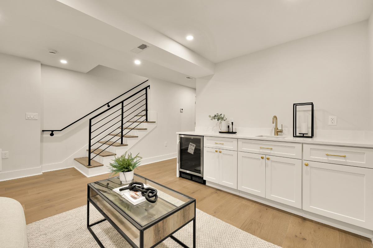 Fully Furnished Executive 4 Bedroom & Den w/ 3.5 baths Home | Off-Street Parking, EV Charger, Outdoo - Photo 11