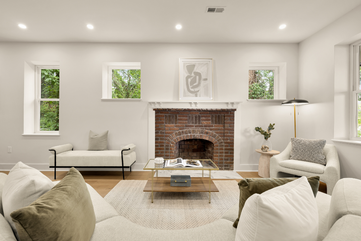 Fully Furnished Executive 4 Bedroom & Den w/ 3.5 baths Home | Off-Street Parking, EV Charger, Outdoo - Photo 6