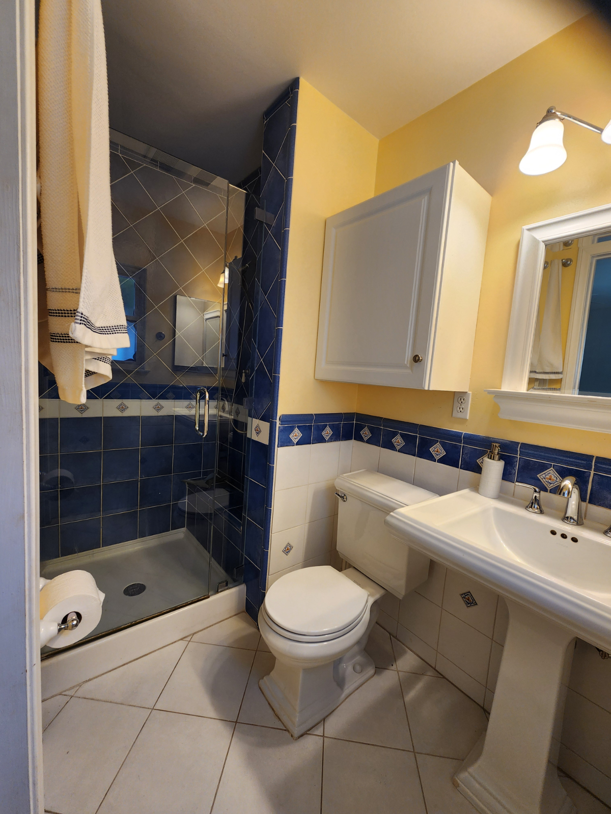 North Pacific Beach Furnished Room with Private Bath, Bonus Room, Housekeeping & Utilities Included - Photo 3