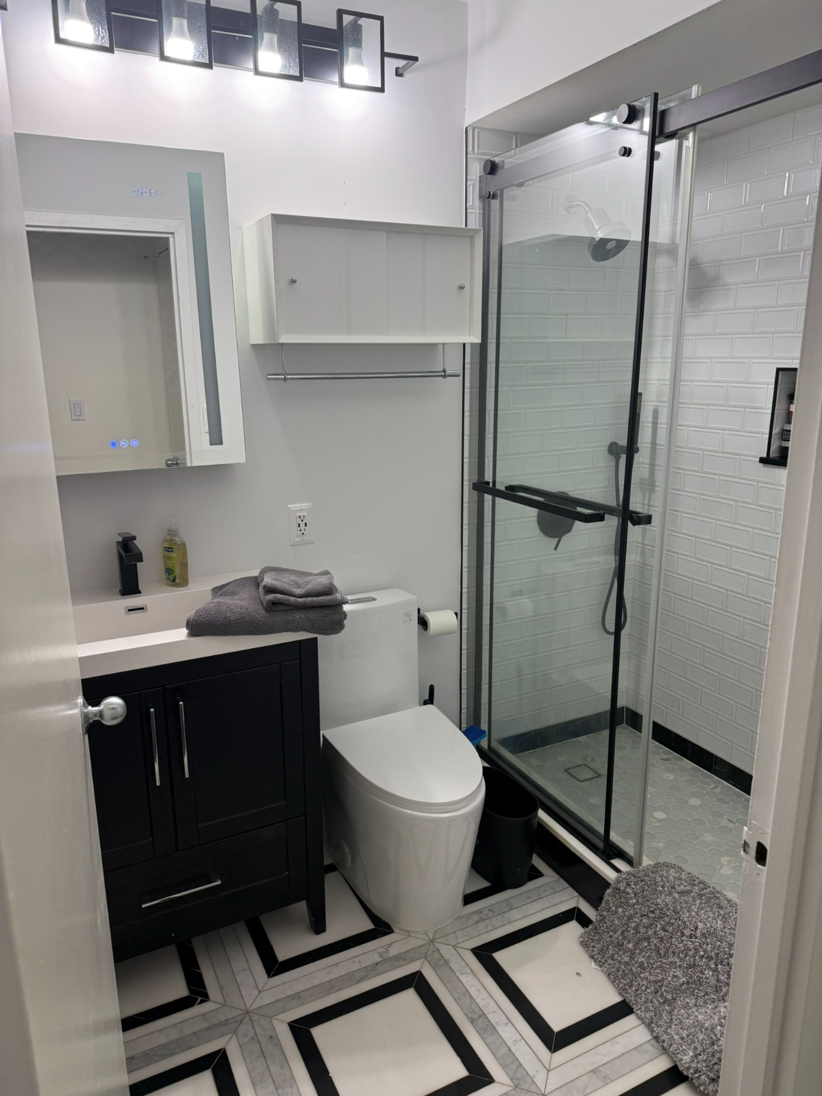 Modern Renovated 1br/1ba 700 sq ft Condo - Photo 5