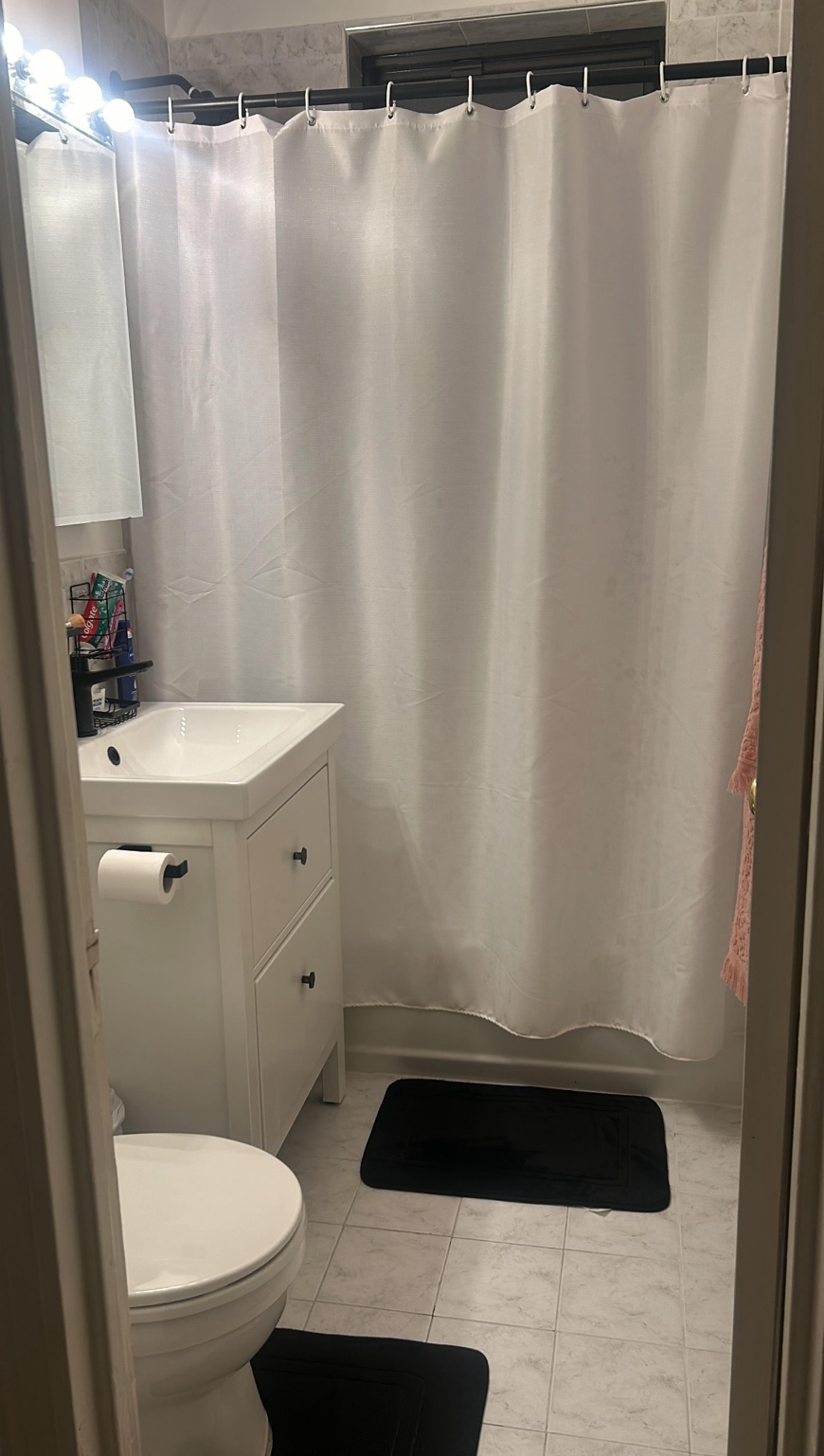 Headline  Bright & Spacious Room in Updated Apartment | Quiet, Clean & Ideal for Traveling Professio - Photo 2