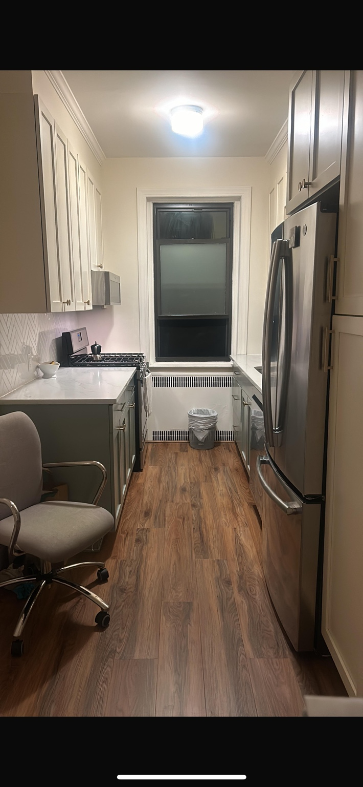 Headline  Bright & Spacious Room in Updated Apartment | Quiet, Clean & Ideal for Traveling Professio - Photo 4