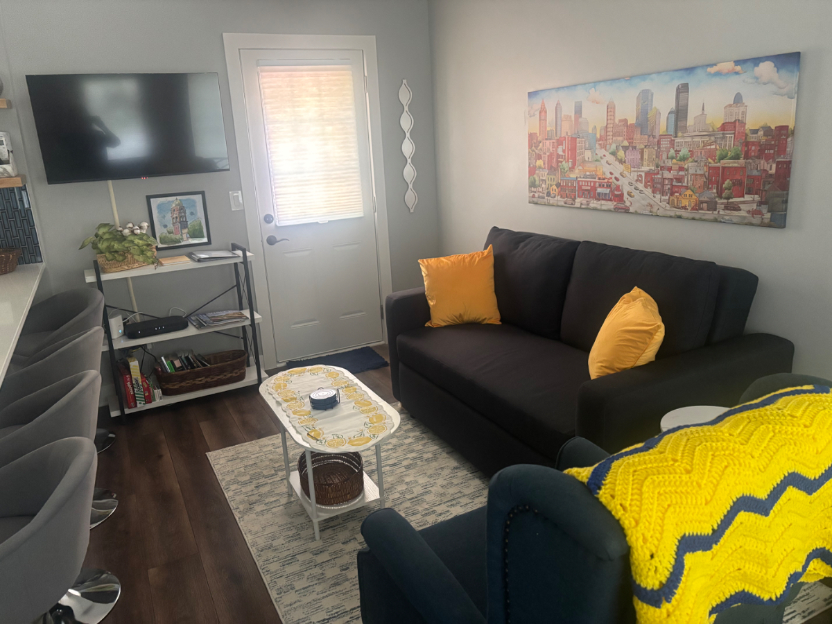 Tiny home with big personality - Photo 2