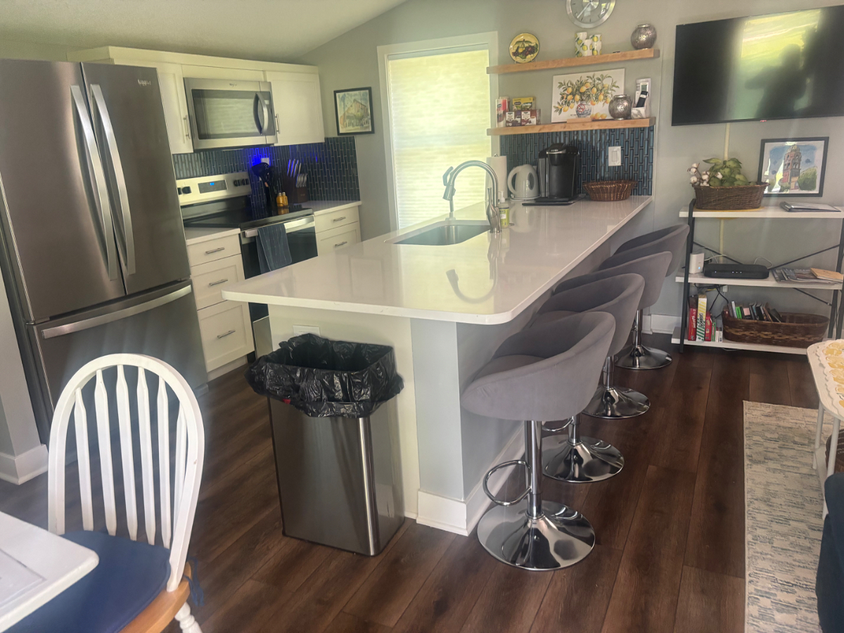 Tiny home with big personality - Photo 3