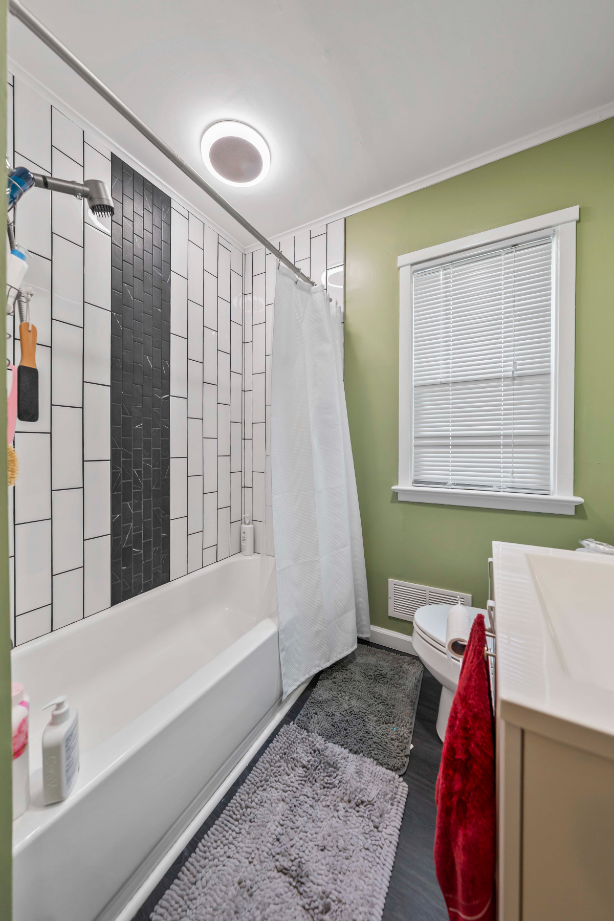 Strong Market Rochester Furnished Rental - Photo 4