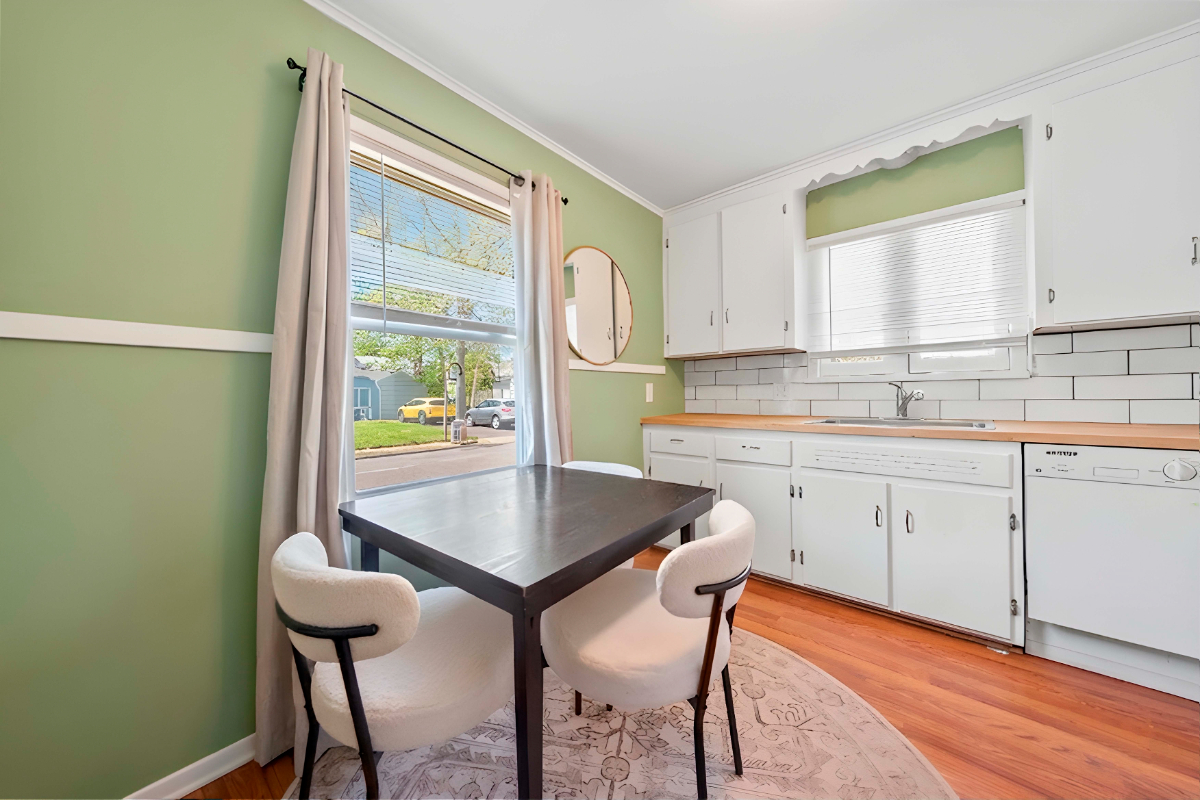 Strong Market Rochester Furnished Rental - Photo 7