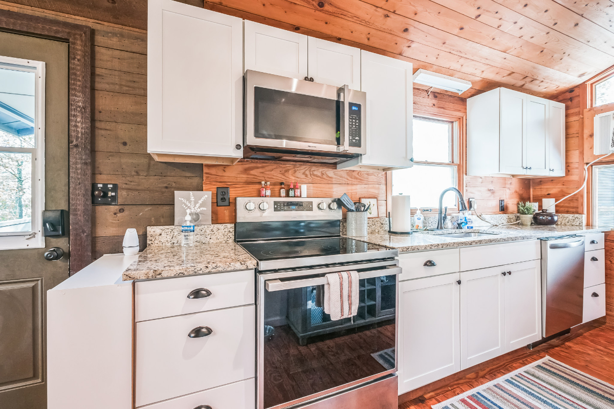 Cozy Mountain Cabin w/Hot Tub, Fireplace & Much More - Photo 10