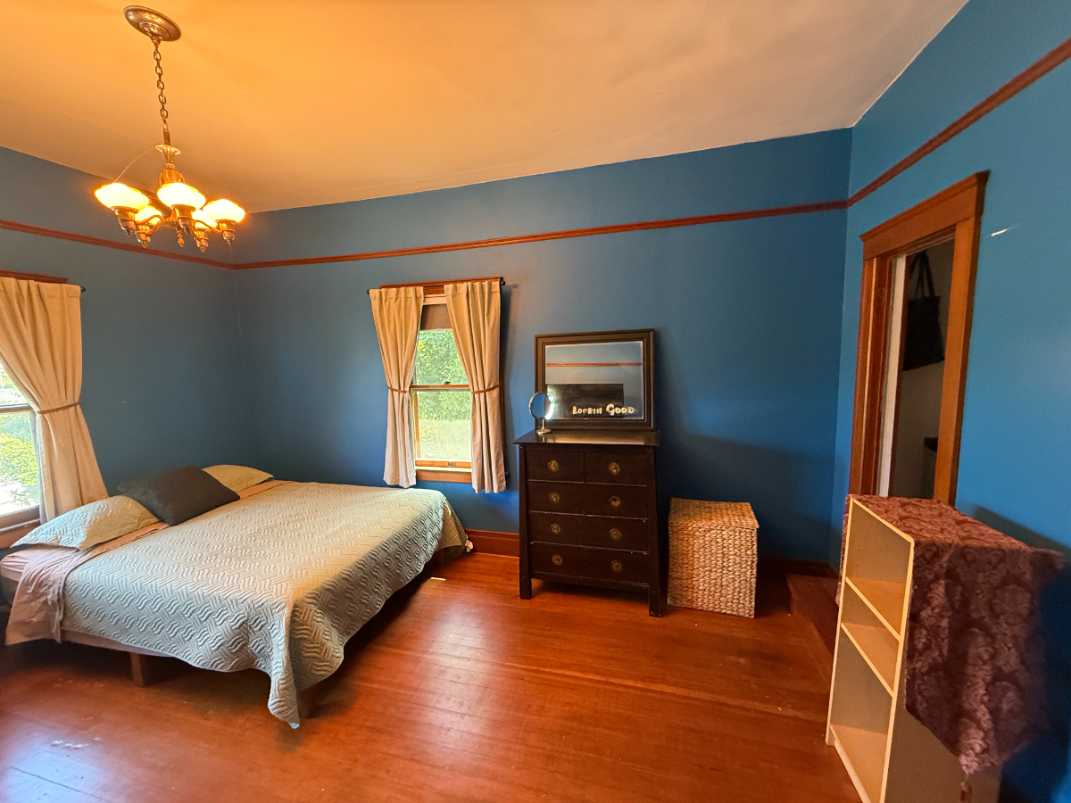 Furnished Queen Bedroom | Private Bath | Historic Victorian | Minutes from USC & Downtown LA | $1,500/month | All-Inclusive | 30-Day... - Photo 2