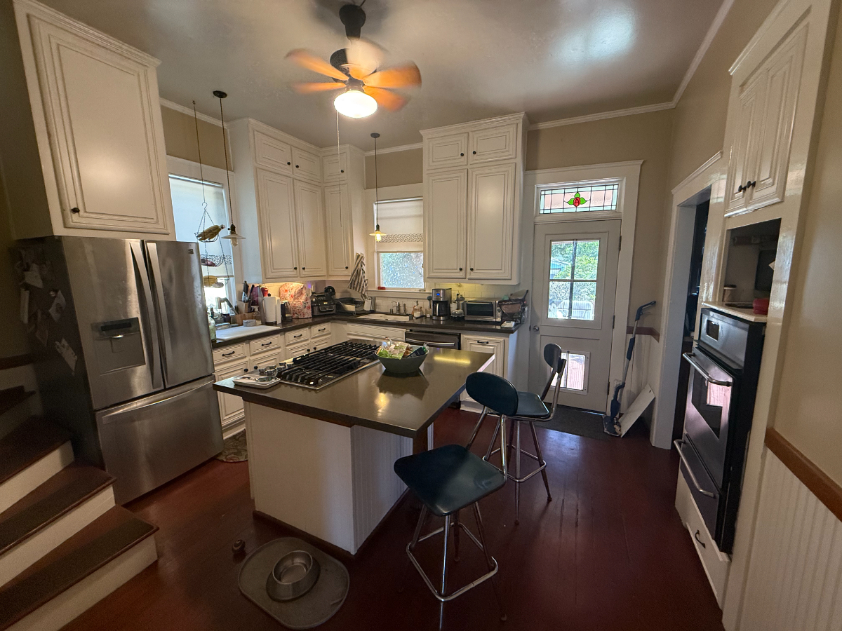 Furnished Queen Bedroom | Private Bath | Historic Victorian | Minutes from USC & Downtown LA | $1,500/month | All-Inclusive | 30-Day... - Photo 5
