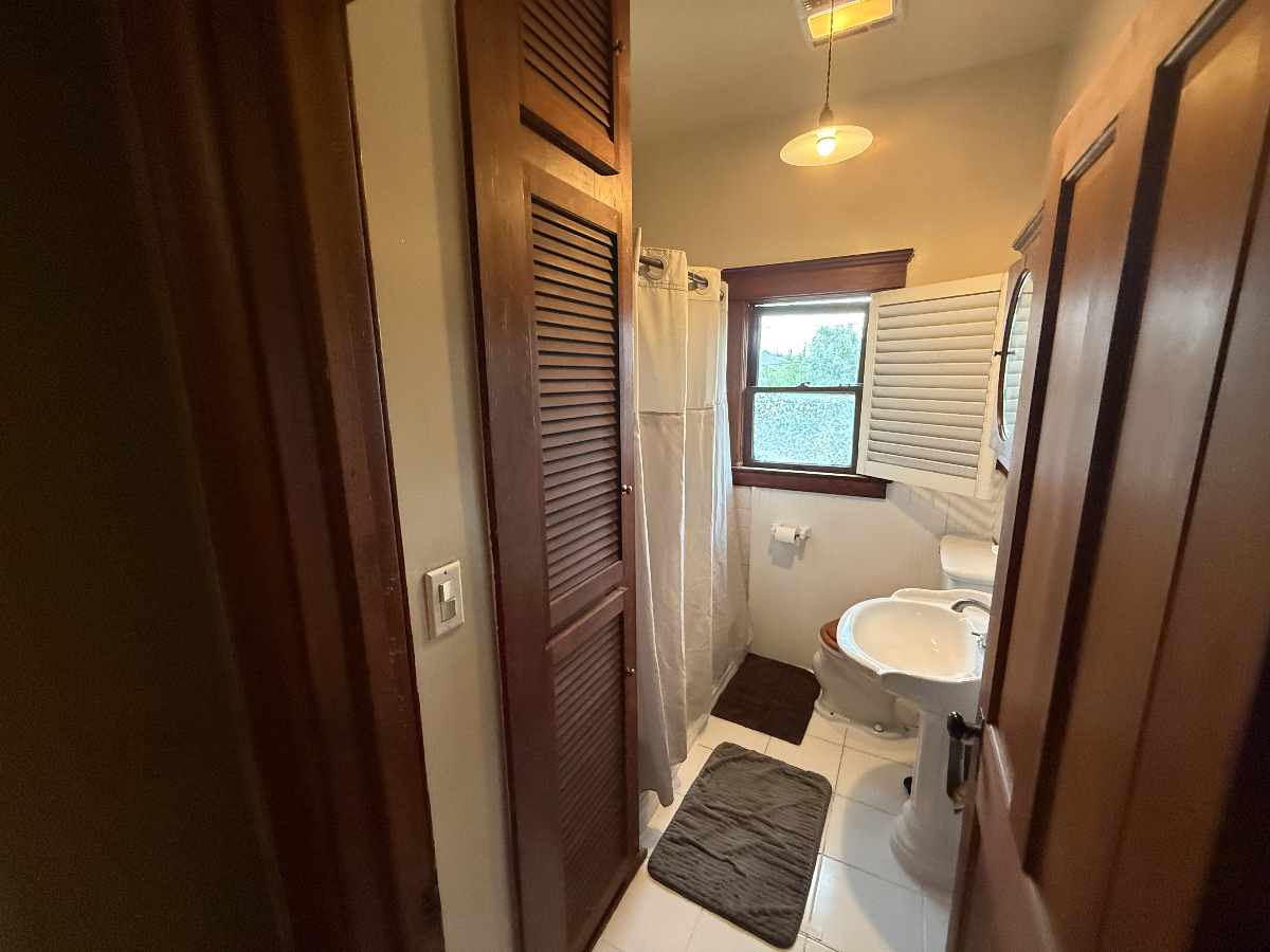 Furnished Queen Bedroom | Private Bath | Historic Victorian | Minutes from USC & Downtown LA | $1,500/month | All-Inclusive | 30-Day... - Photo 4