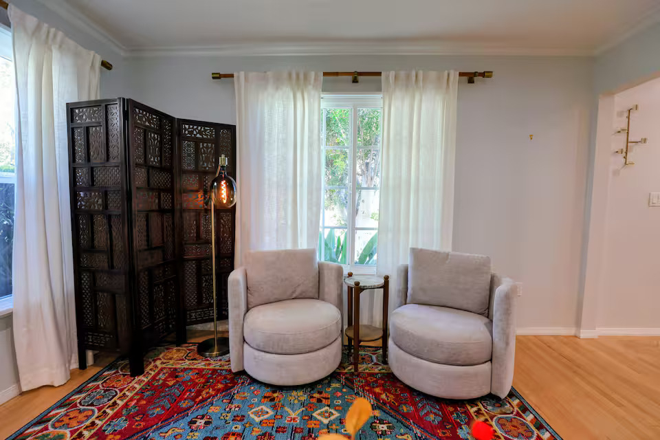Furnished 4BR Hilltop Home | View Park | 15 Min to Cedars & UCLA - Photo 3