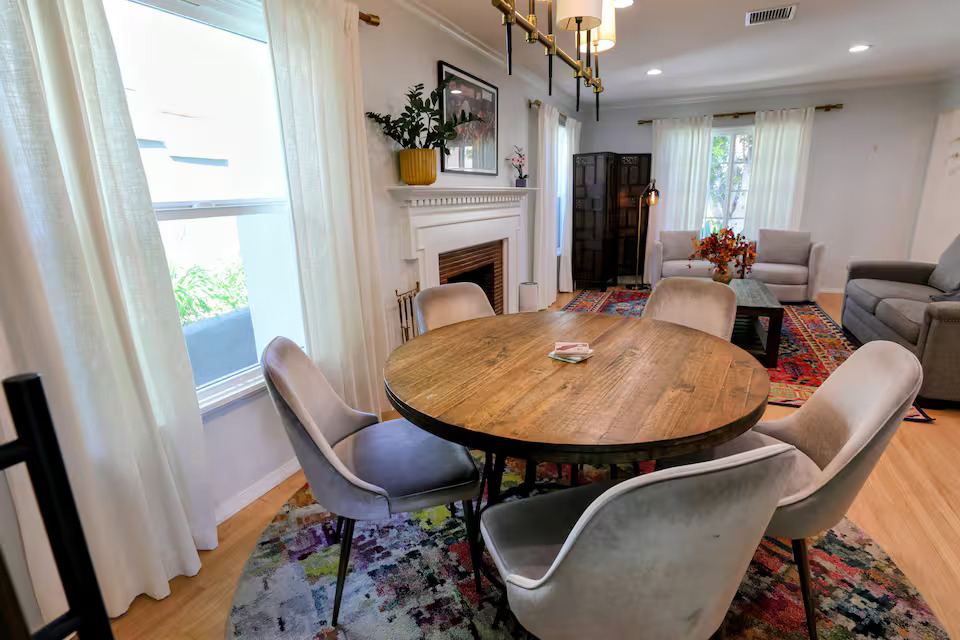 Furnished 4BR Hilltop Home | View Park | 15 Min to Cedars & UCLA - Photo 5