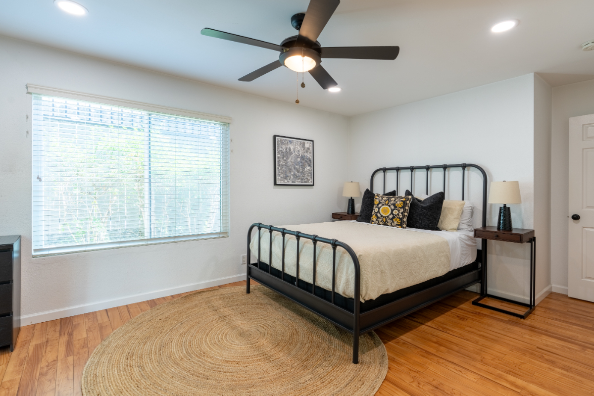 Modern 2BR/2BA Condo | Dog Friendly, 2 Parking Spots - Photo 2