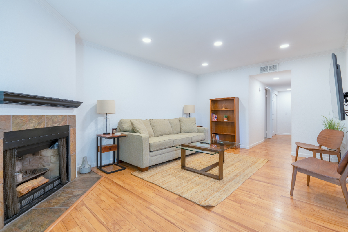 Modern 2BR/2BA Condo | Dog Friendly, 2 Parking Spots - Photo 4