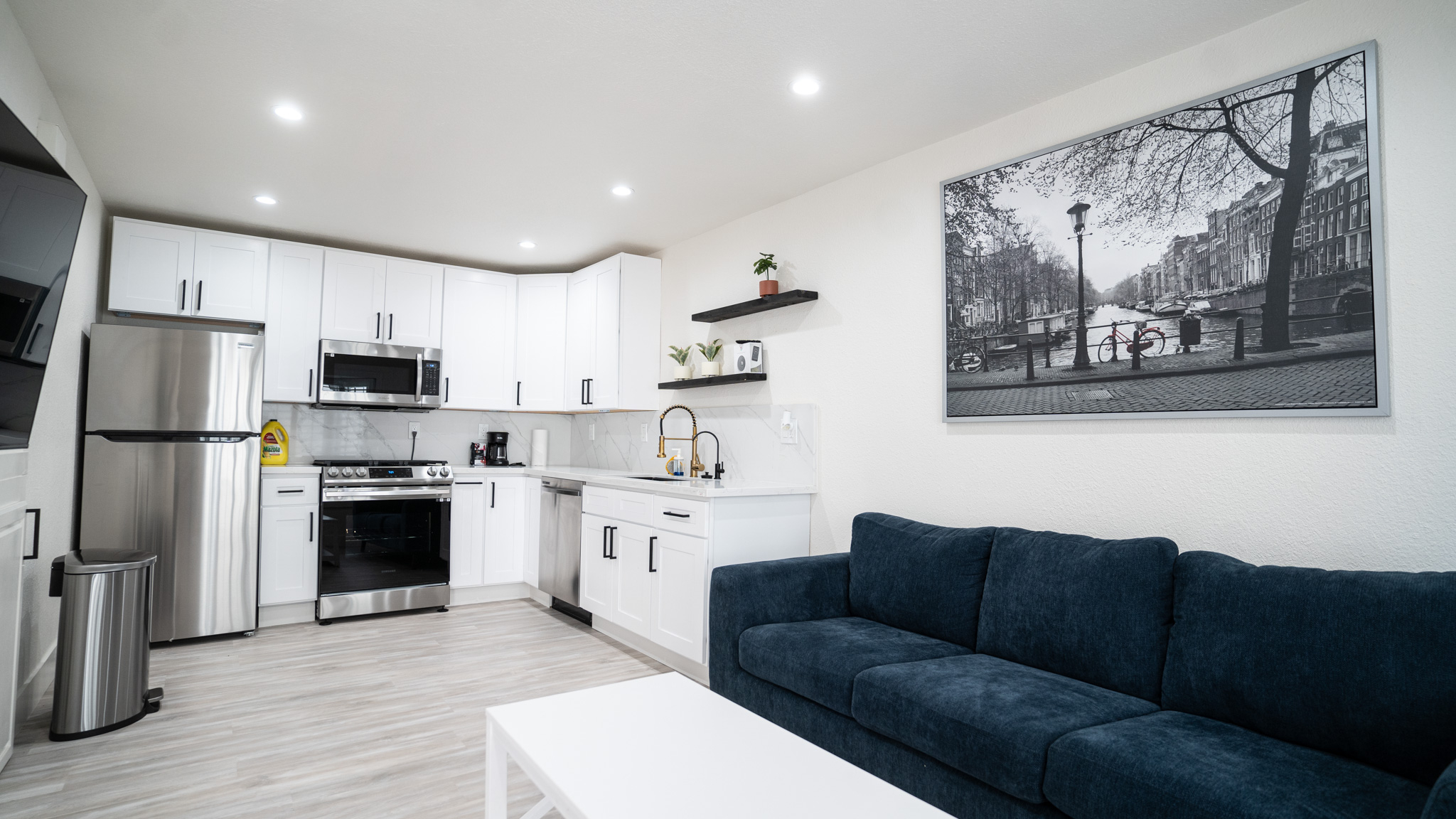 Brand new remodel house, safe neighborhood, Private house - Photo 2
