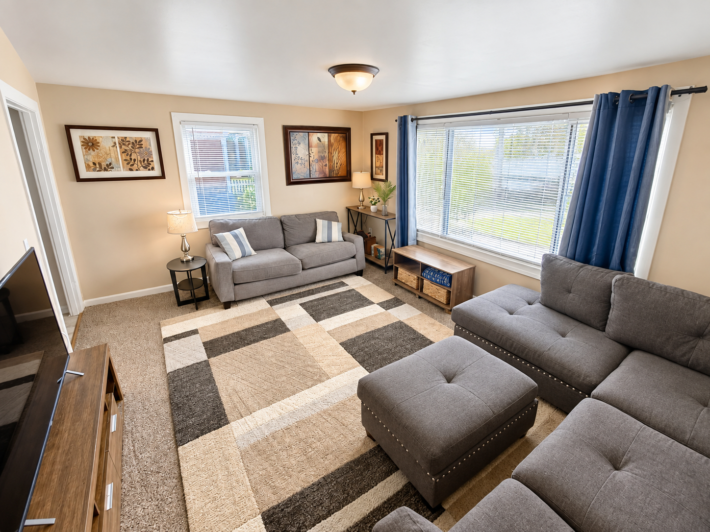Newly Renovated Fully Furnished Comfortable 2BR apt in Vibrant & Walkable South Wedge of Rochester - Photo 4
