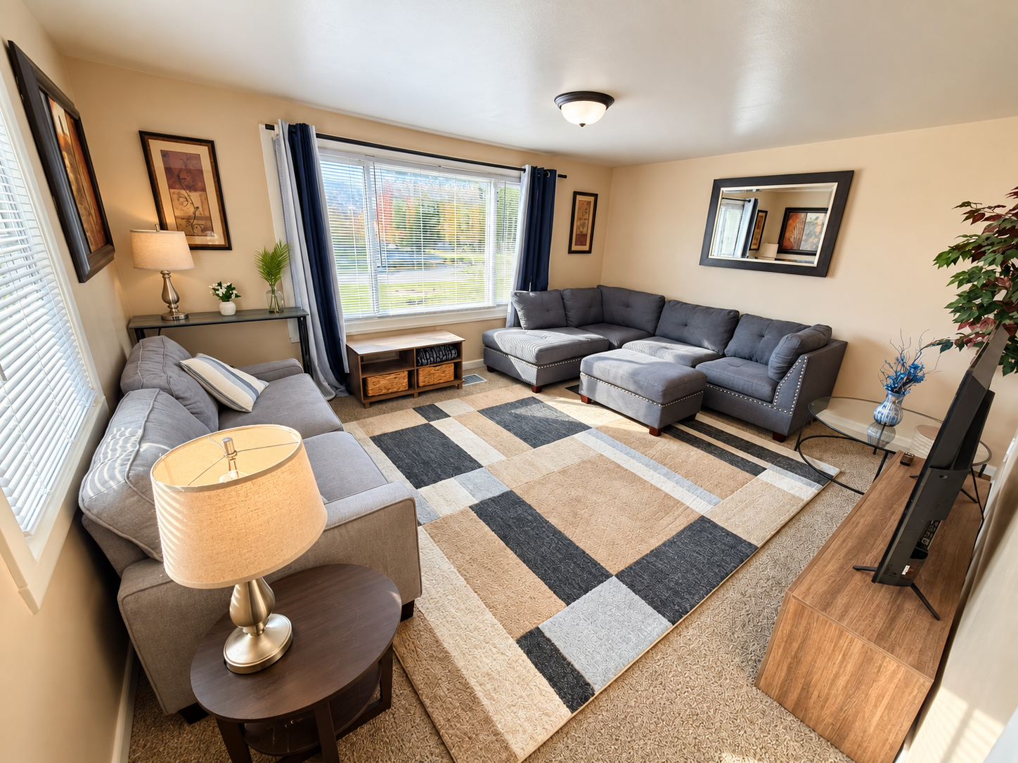Newly Renovated Fully Furnished Comfortable 2BR apt in Vibrant & Walkable South Wedge of Rochester - Photo 2