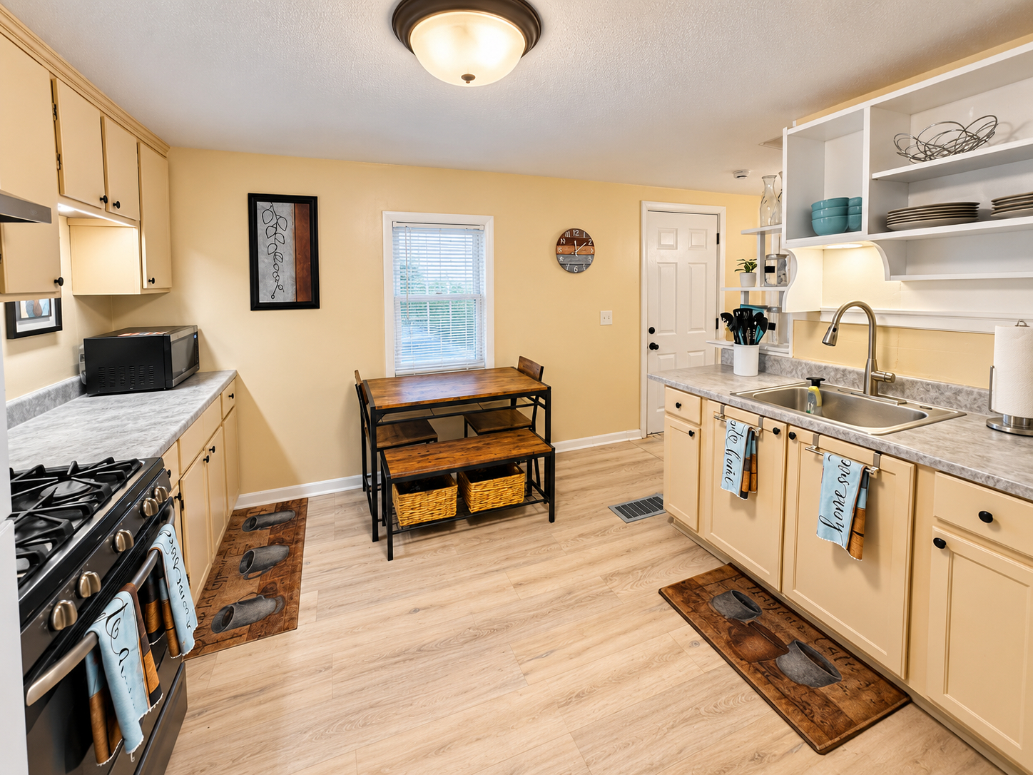 Newly Renovated Fully Furnished Comfortable 2BR apt in Vibrant & Walkable South Wedge of Rochester - Photo 12
