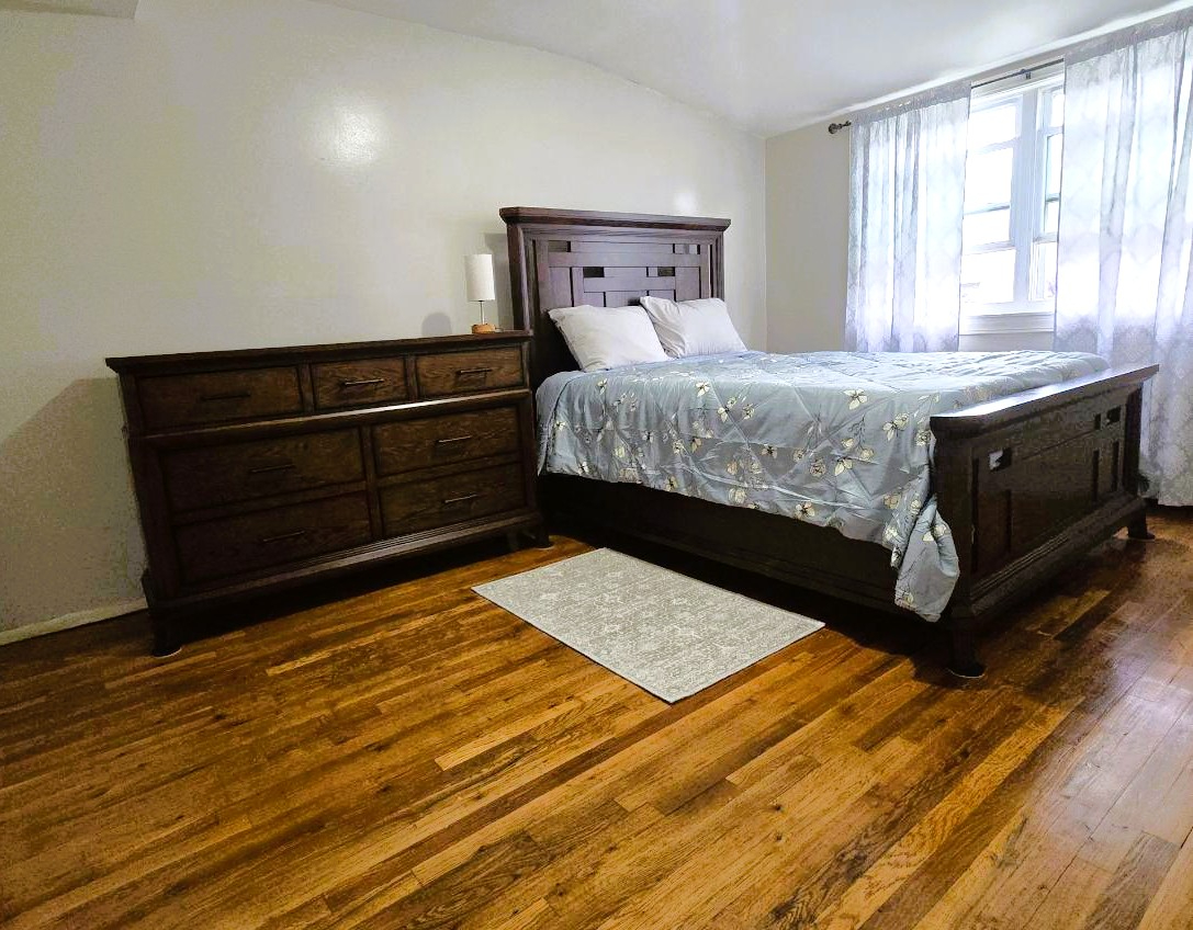 Inviting 3BR 1BA Upstairs Apartment | Fully Furnished | Utilities Included | Prime Location | Availa - Photo 5