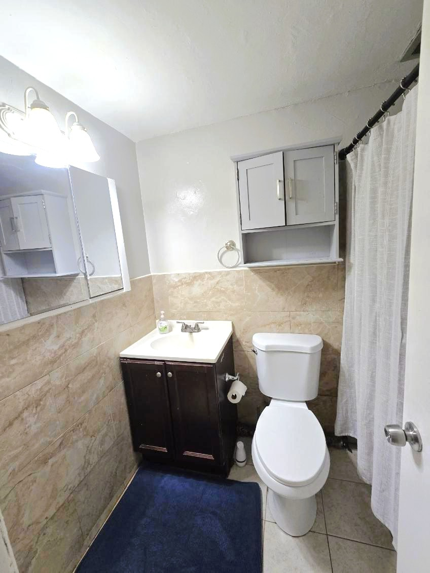 Inviting 3BR 1BA Upstairs Apartment | Fully Furnished | Utilities Included | Prime Location | Availa - Photo 7