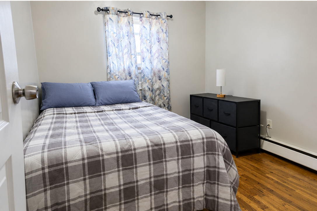 Inviting 3BR 1BA Upstairs Apartment | Fully Furnished | Utilities Included | Prime Location | Availa - Photo 10