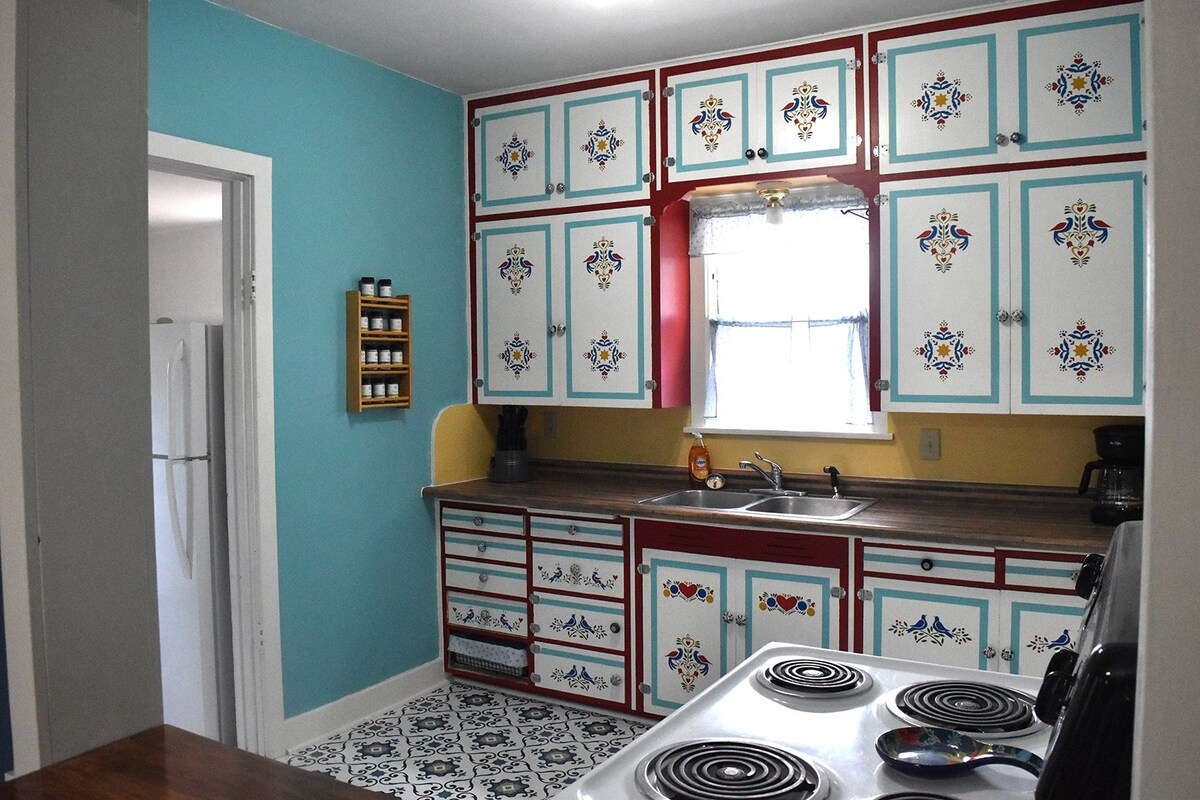 The Bluebell: Charming and Cozy Historic House - Photo 5