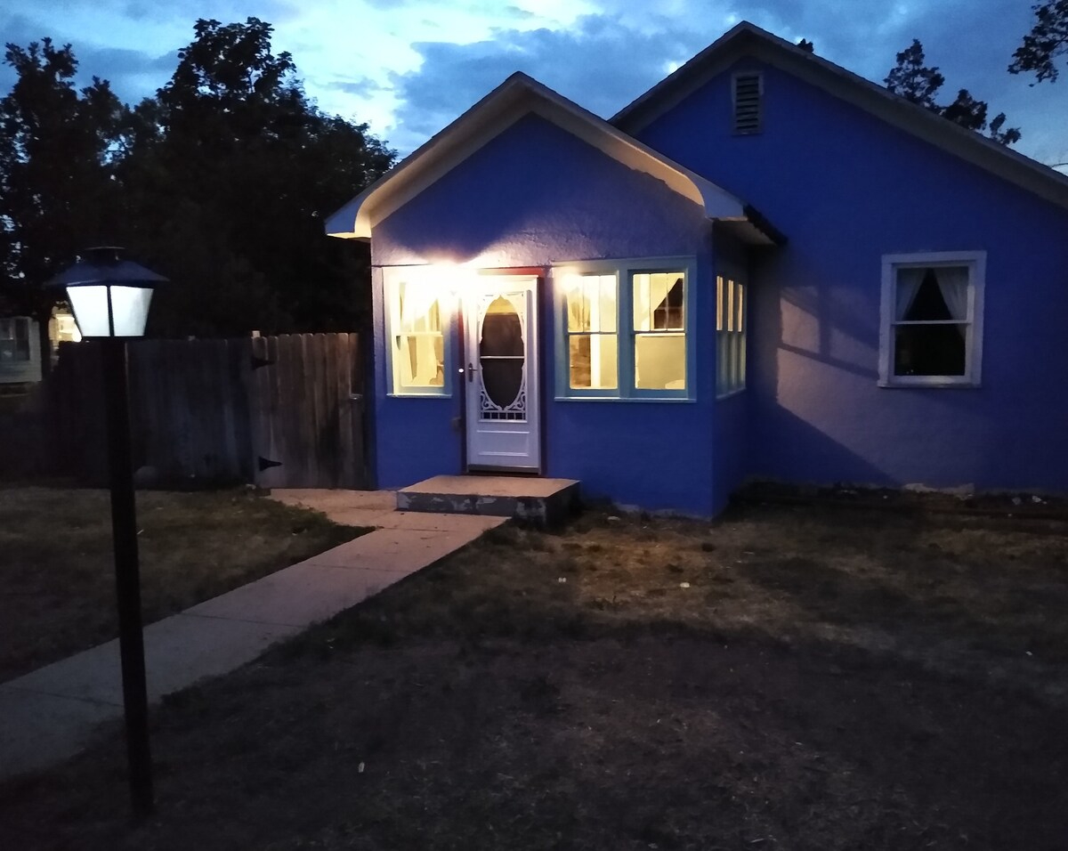 The Bluebell: Charming and Cozy Historic House - Photo 8