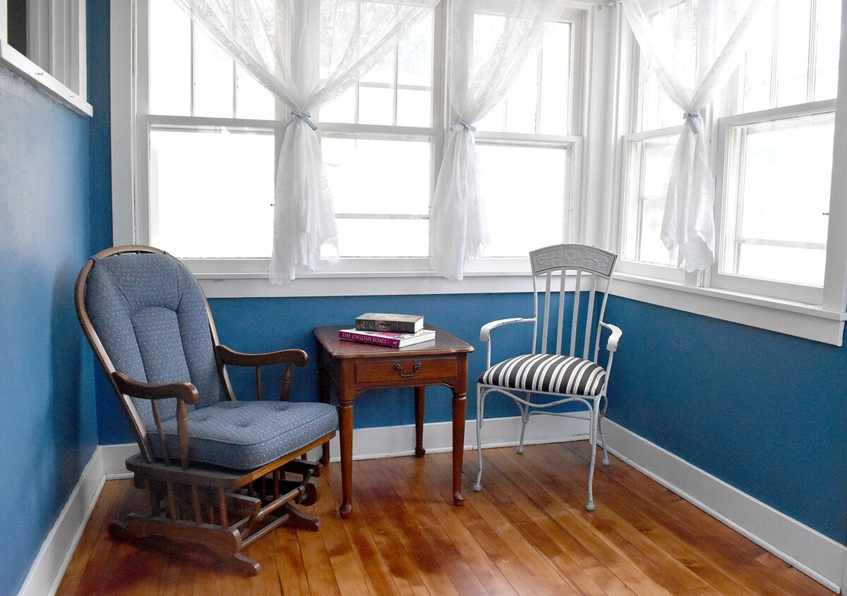 The Bluebell: Charming and Cozy Historic House - Photo 6