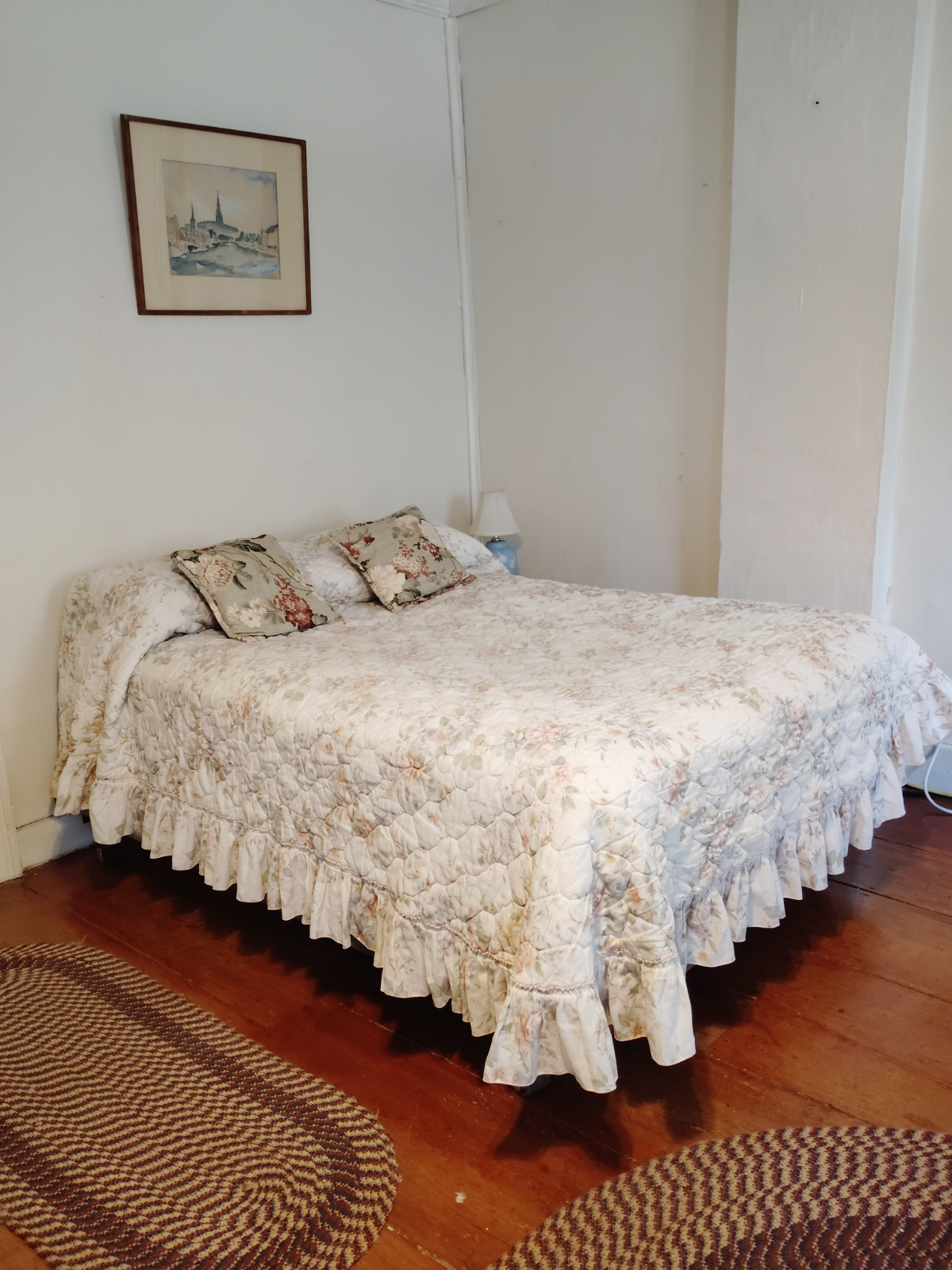 Fully Furnished Bedroom - Photo 6