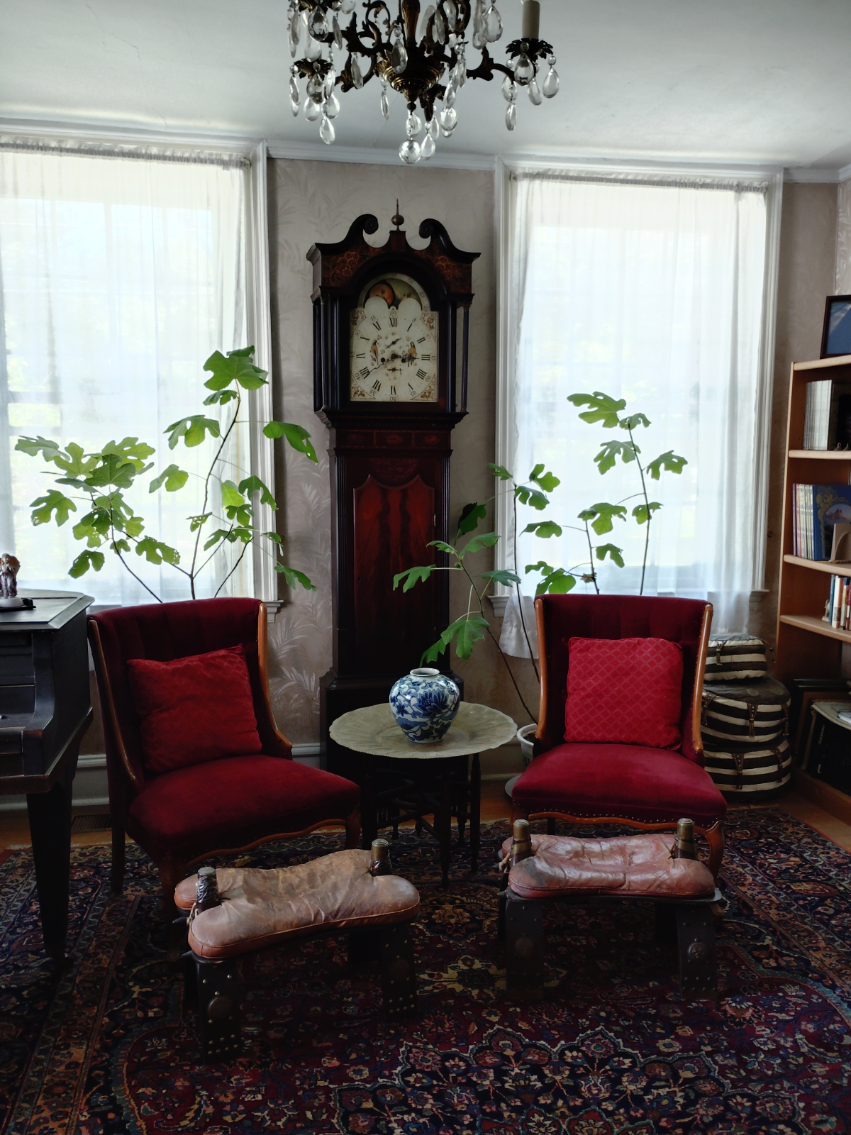 Fully Furnished Bedroom - Photo 7
