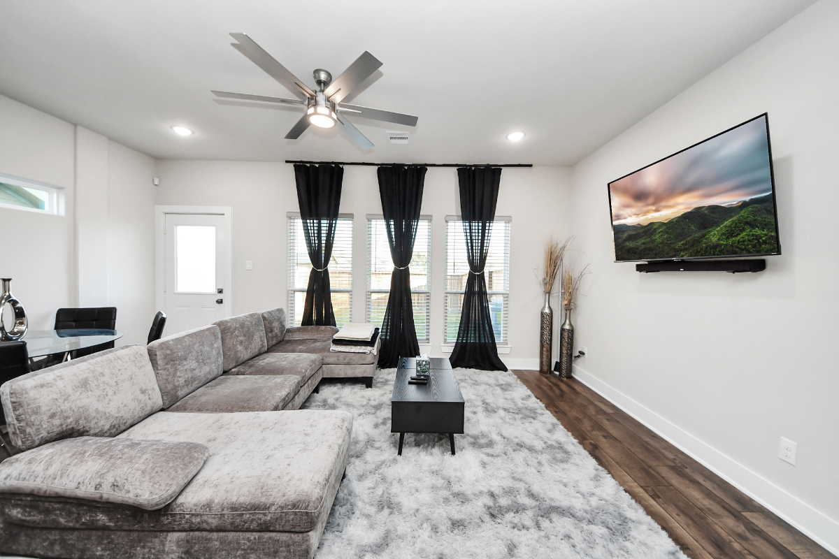 Fully Furnished Houston Duplex | Close to Refineries, Port & Medical Centers - Photo 9