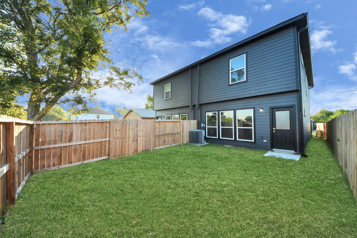 Fully Furnished Houston Duplex | Close to Refineries, Port & Medical Centers - Photo 10