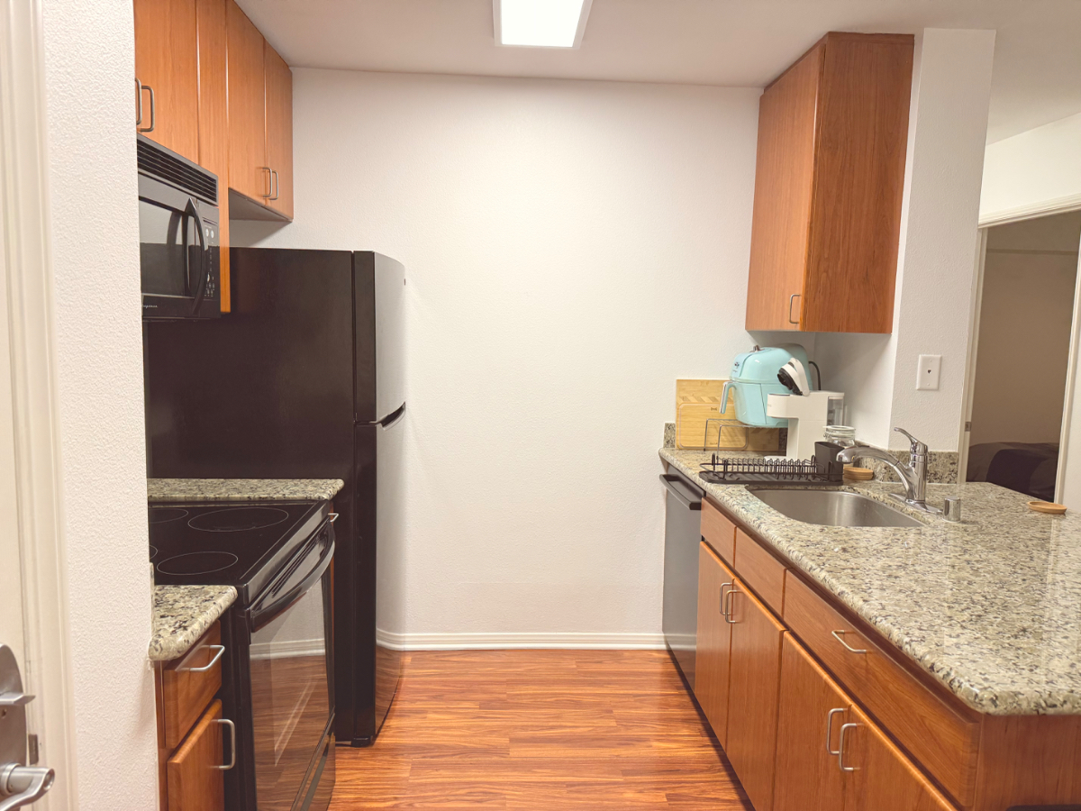 Quiet, Turnkey Downtown San Diego Condo - Blackout Curtains & Easy Commute - Photo 4