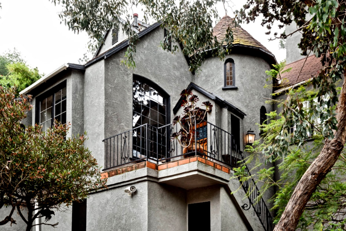 STEP OUT OF THE ORDINARY - PEACEFUL PRIVATE SUITE IN A 1926 HOLLYWOOD HILLS CASTLE WITH A MILLION DOLLAR VIEW! - Photo 4