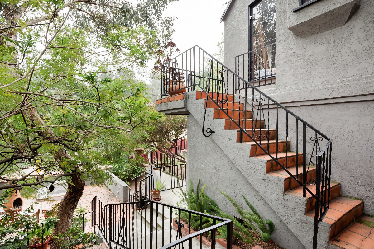 STEP OUT OF THE ORDINARY - PEACEFUL PRIVATE SUITE IN A 1926 HOLLYWOOD HILLS CASTLE WITH A MILLION DOLLAR VIEW! - Photo 6
