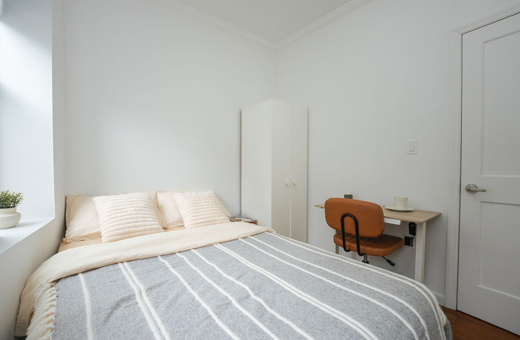 Private Bedroom near hospital in 133 Avenue D - Photo 2