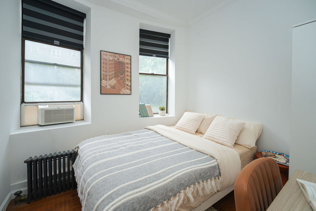 Private Bedroom near hospital in 133 Avenue D - Photo 3