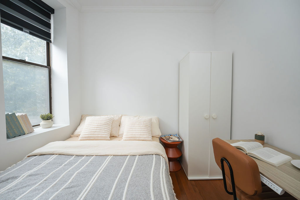 Private Bedroom near hospital in 133 Avenue D - Photo 4
