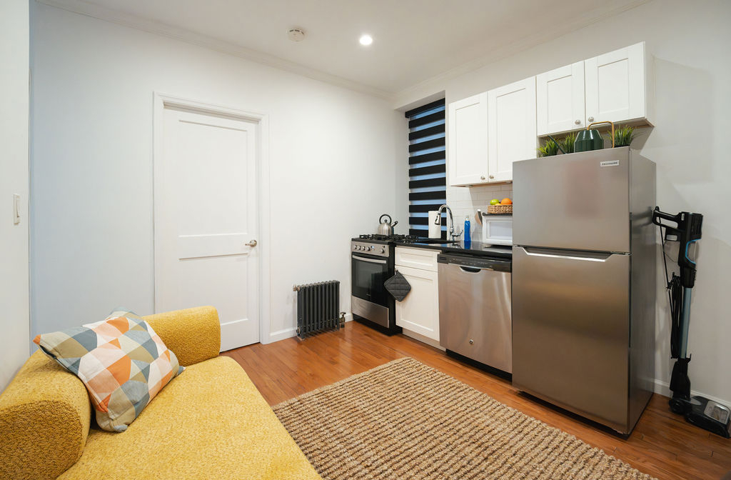 Private Bedroom near hospital in 133 Avenue D - Photo 8