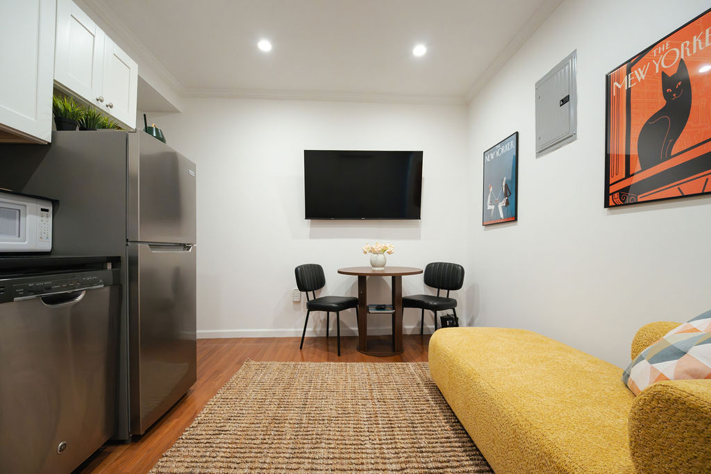 Private Bedroom near hospital in 133 Avenue D - Photo 9