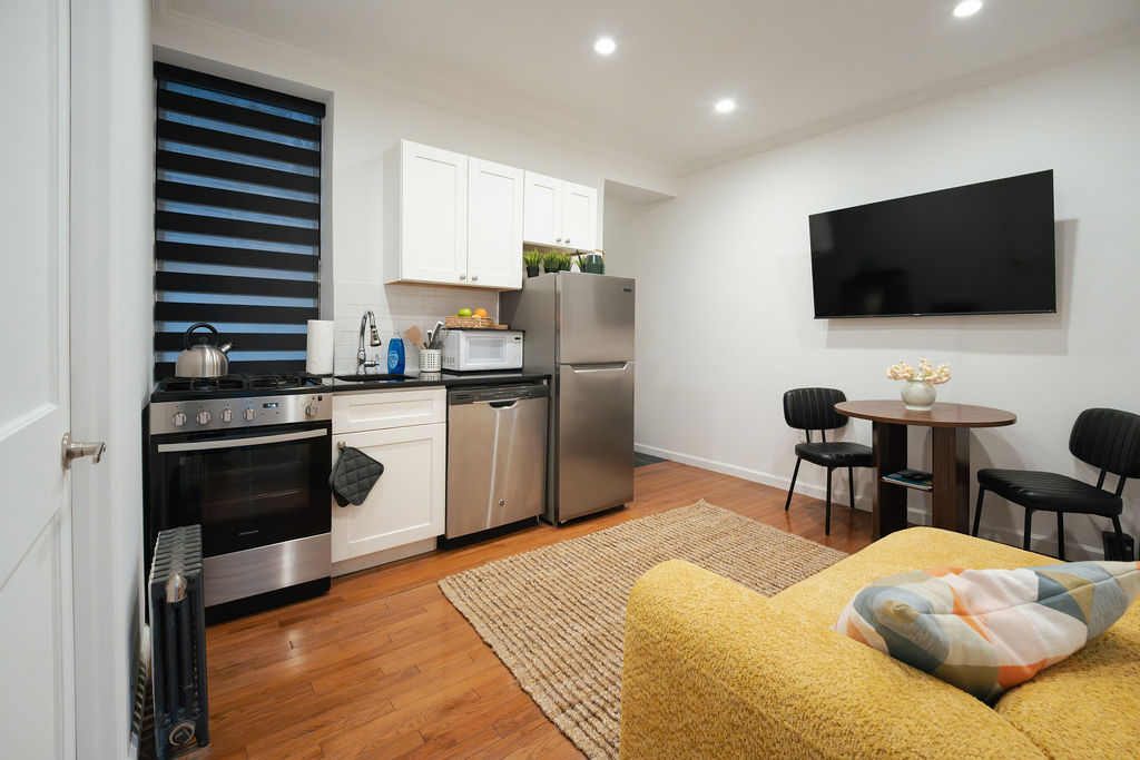 Private Bedroom near hospital in 133 Avenue D - Photo 6