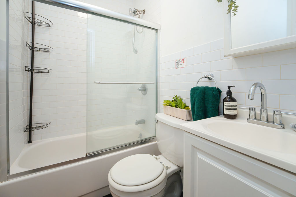 Private Bedroom near hospital in 133 Avenue D - Photo 12
