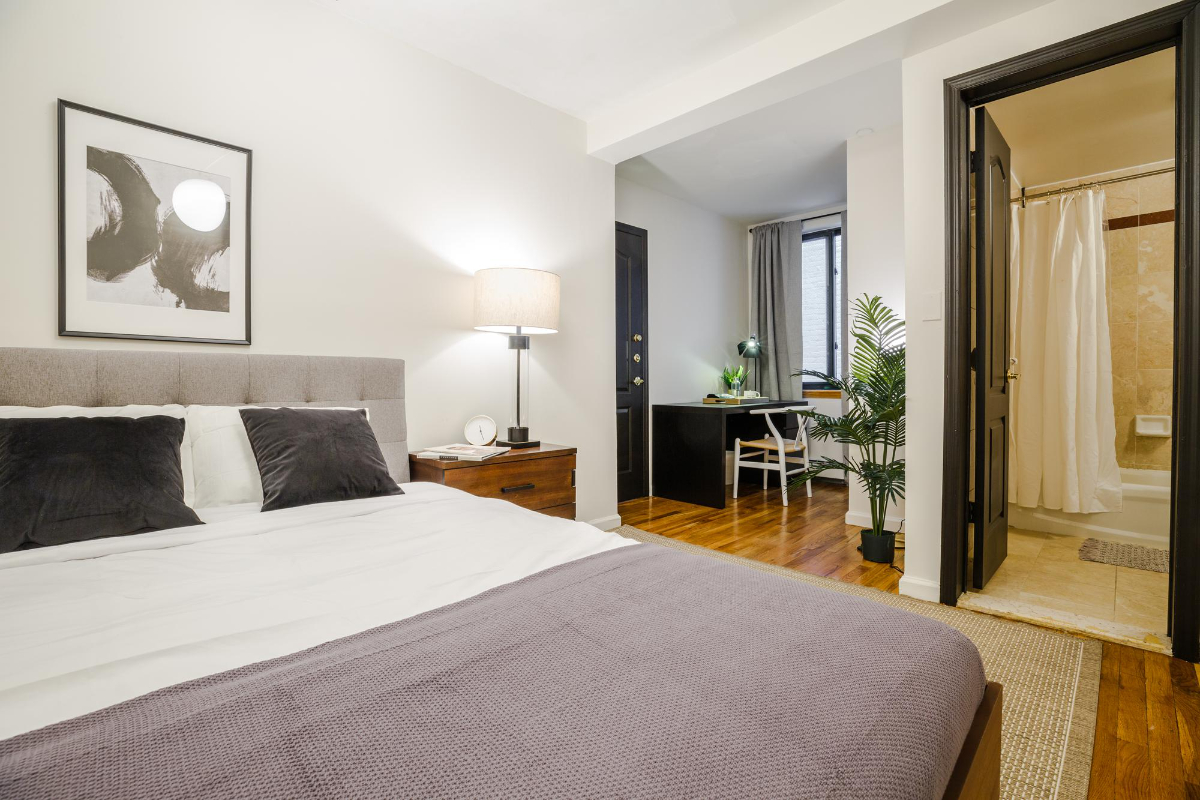 Private Bedroom in East Village 145 E - Photo 2
